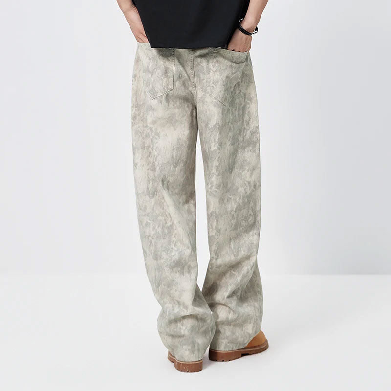 Loose fit camouflage jeans van denim katoenmix met 3D cut, knoop- en ritssluiting.