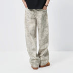 Loose fit camouflage jeans van denim katoenmix met 3D cut, knoop- en ritssluiting.