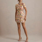 Elegante mini-jurk met korte mouwen, ronde hals en kleurrijk bloemen-pailletten-patchwork.