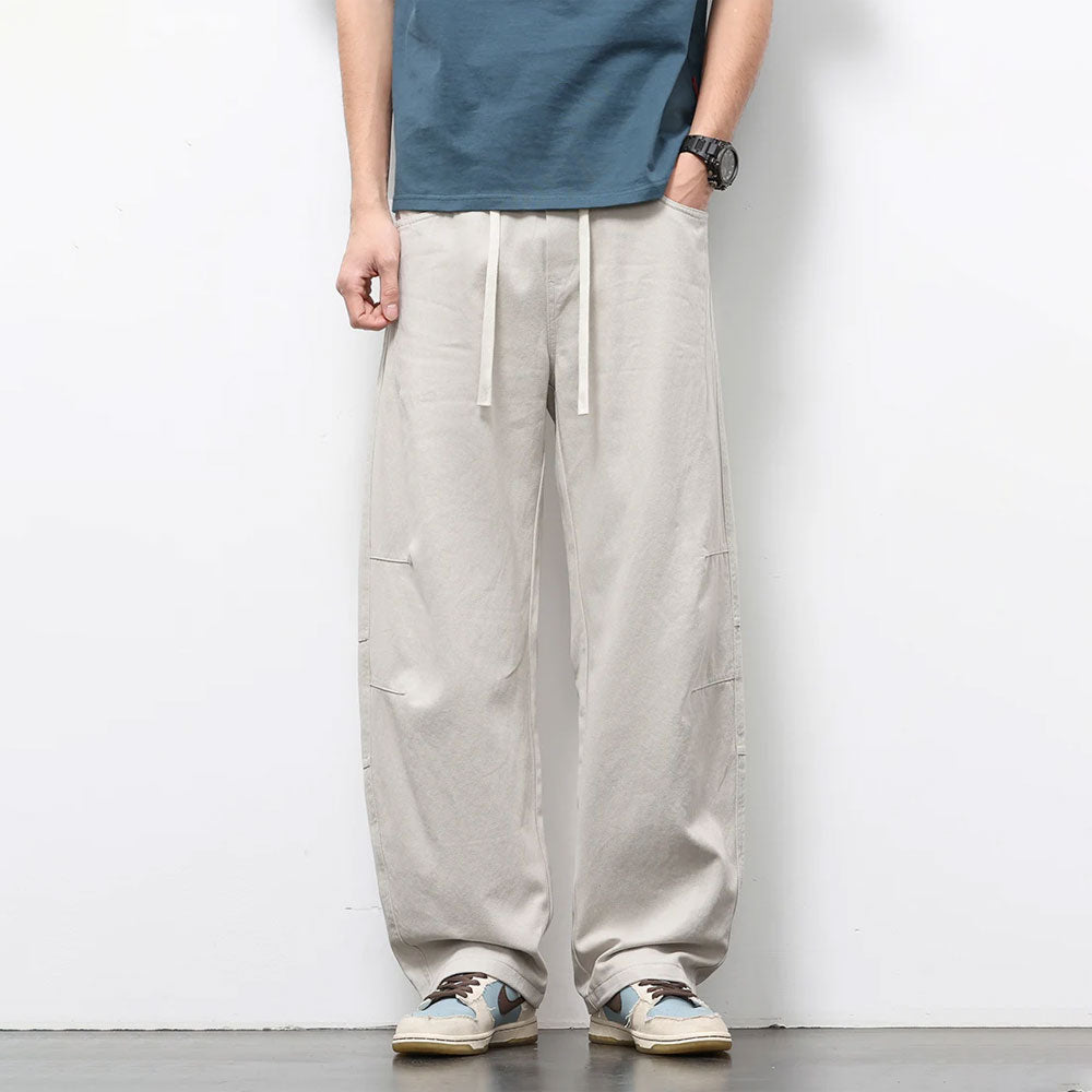 Lichte katoenen workwear broek met losse pasvorm, trekkoord en zijzakken.